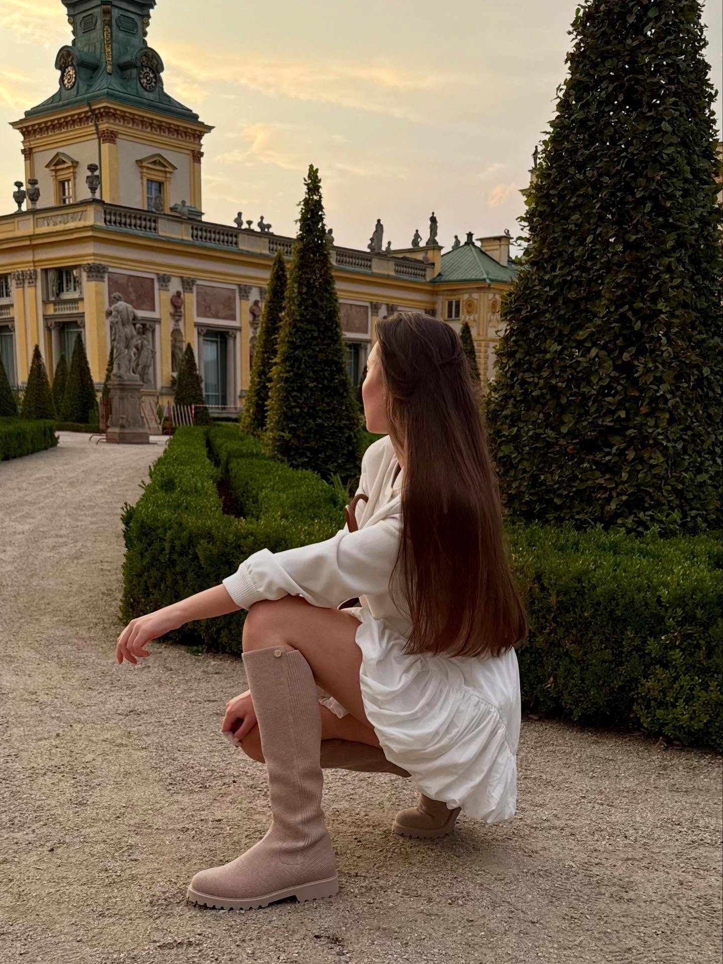 VIVAIA — knit knee boots at Wilanów Palace gardens, frame 2