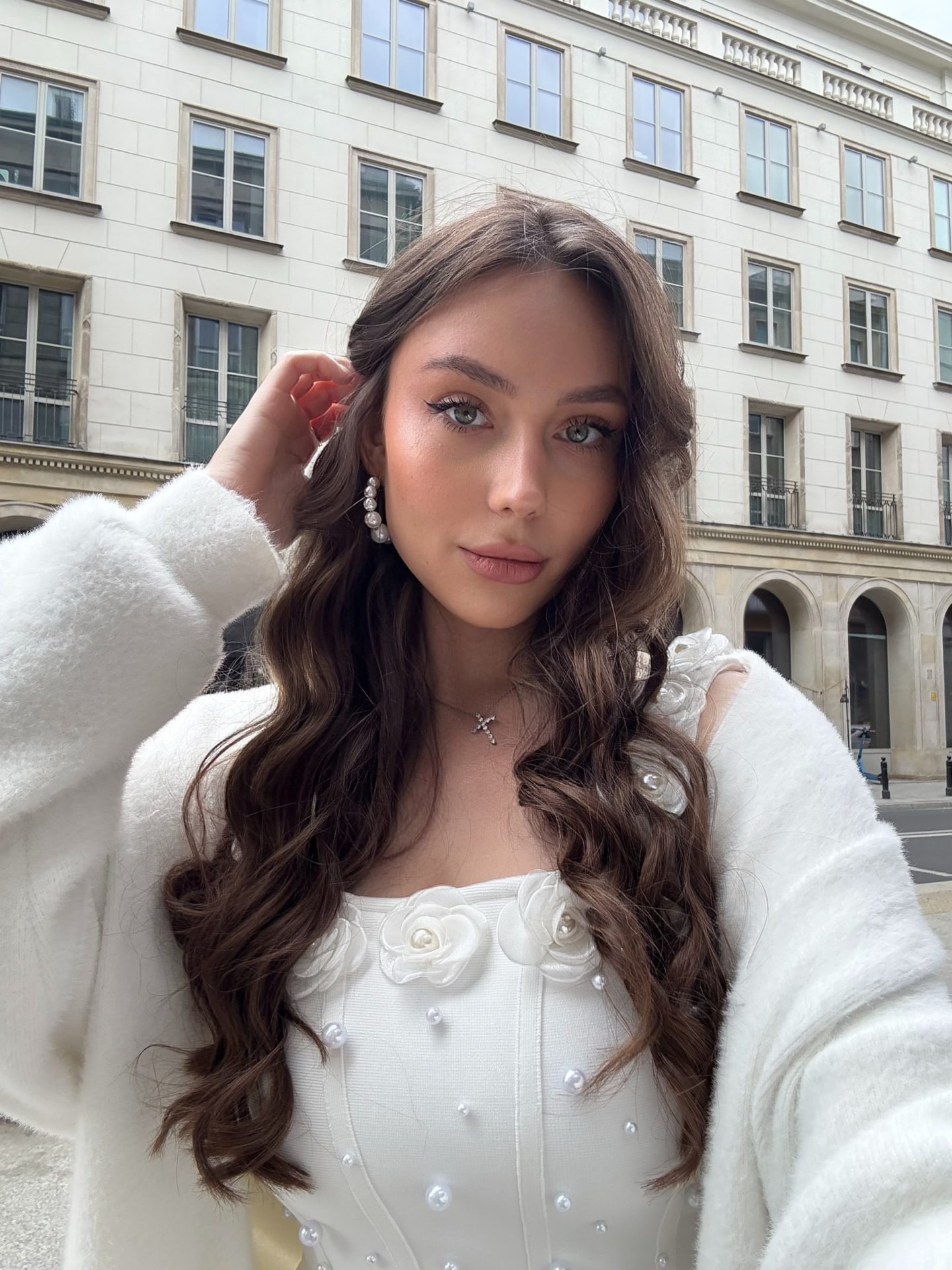 Bella Barnett — pearl-flower dress, frame 2