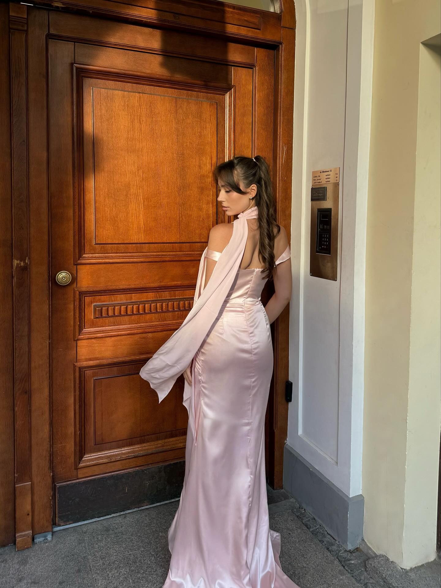 Missacc — pink satin gown with fur stole, frame 3