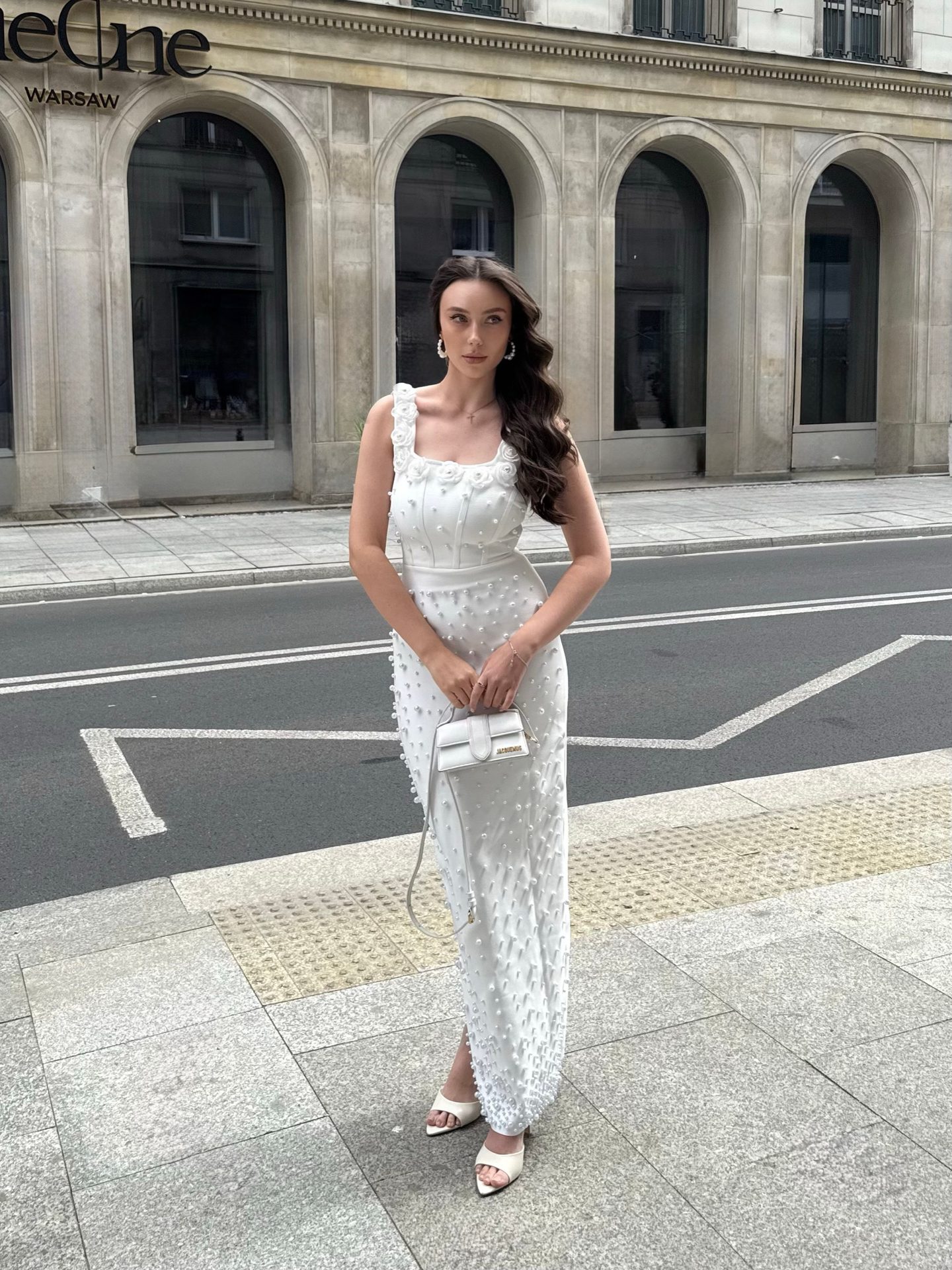 Bella Barnett — pearl-flower dress, frame 5