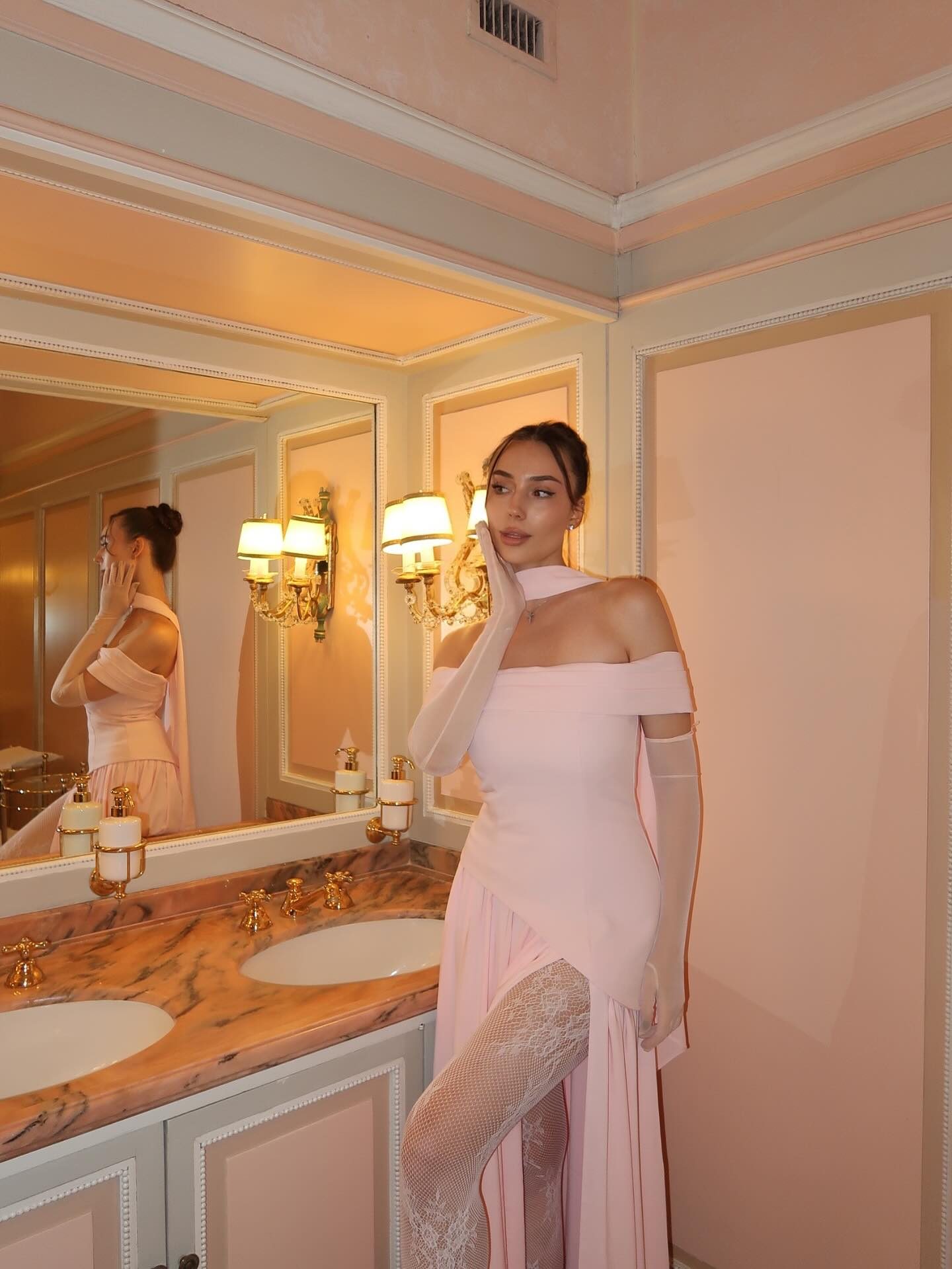 BABYBOO Holiday gown, Paris — closing frame